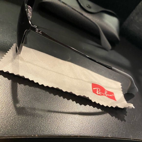 Ray-Ban Sunglasses - Picture 2 of 4